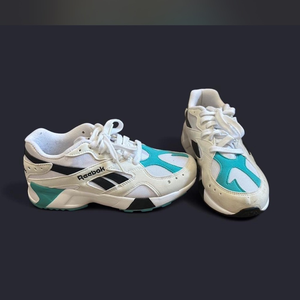 Reebok Aztek size 6.